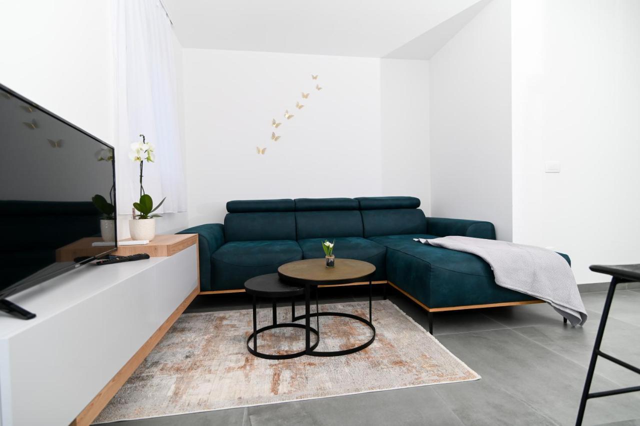 Apartment Laura, Free Parking, Balcony, 4 Ppl Trogir Exteriör bild